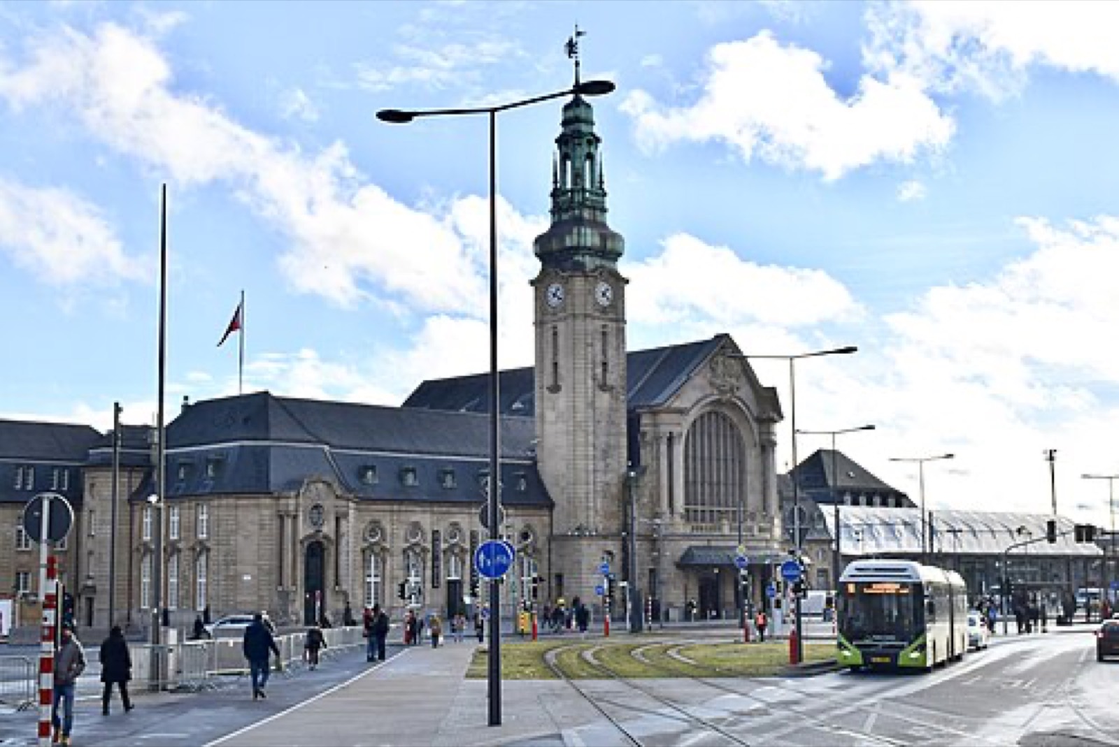 Photo: Zinneke, CC BY-SA 3.0, Wikimedia Commons Gare de Luxembourg